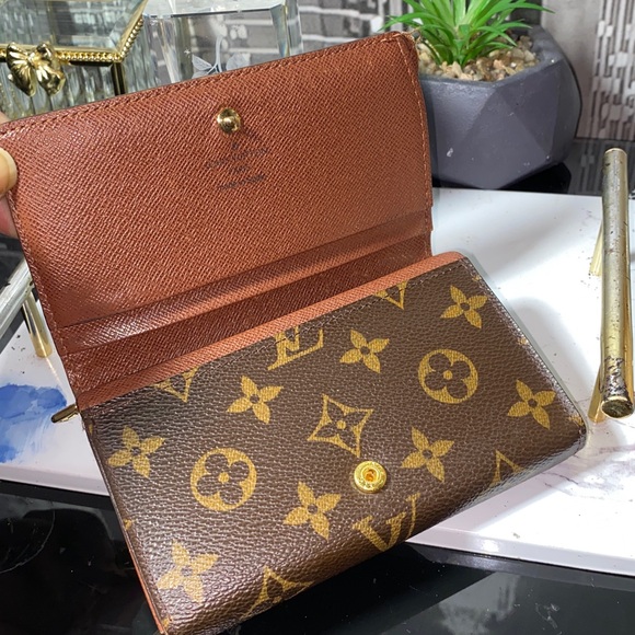 Authentic Louis Vuitton Monogram Bifold Zippy Wallet - Picture 9 of 16
